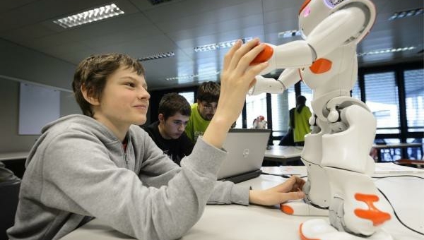 Швейцарские роботы появились в школьных классах